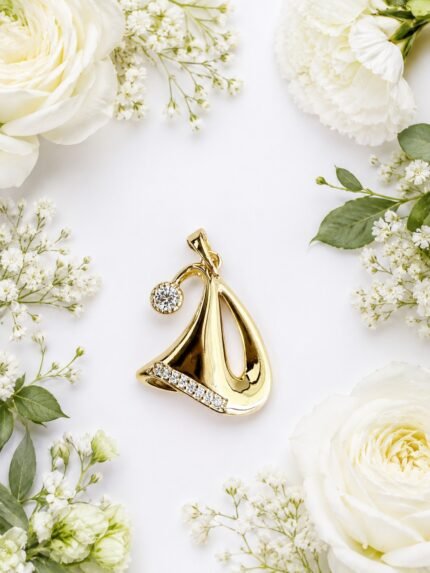 Celeste Curve Pendant 1
