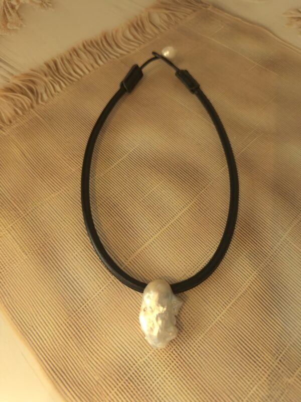 Noir Freshwater Pearl Necklace 2