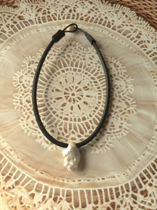 Noir Freshwater Pearl Necklace 3